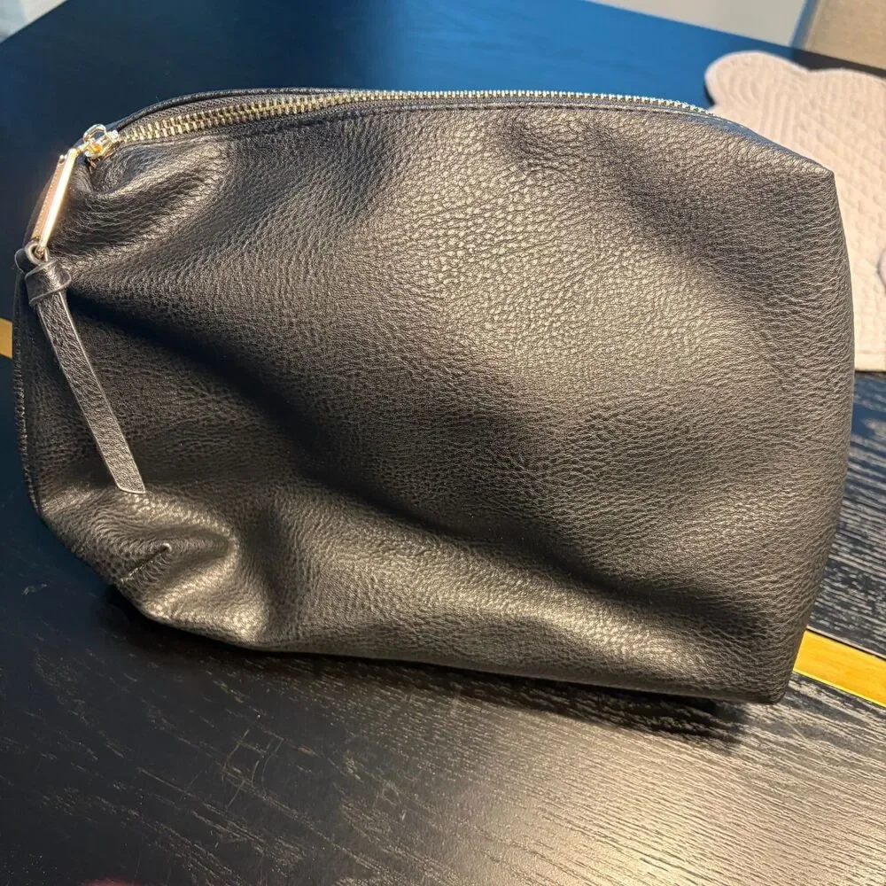 Steve Madden Black Leather Zip Pouch / Clutch Gold Hardware EUC